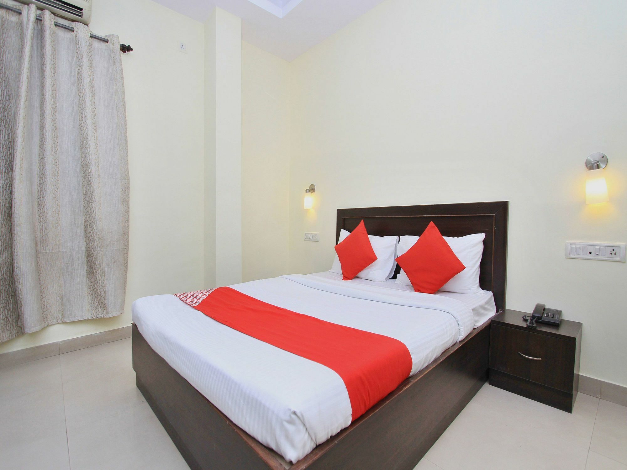 העיר בנגלור Oyo 345 Hotel Red Mount Aquilla מראה חיצוני תמונה